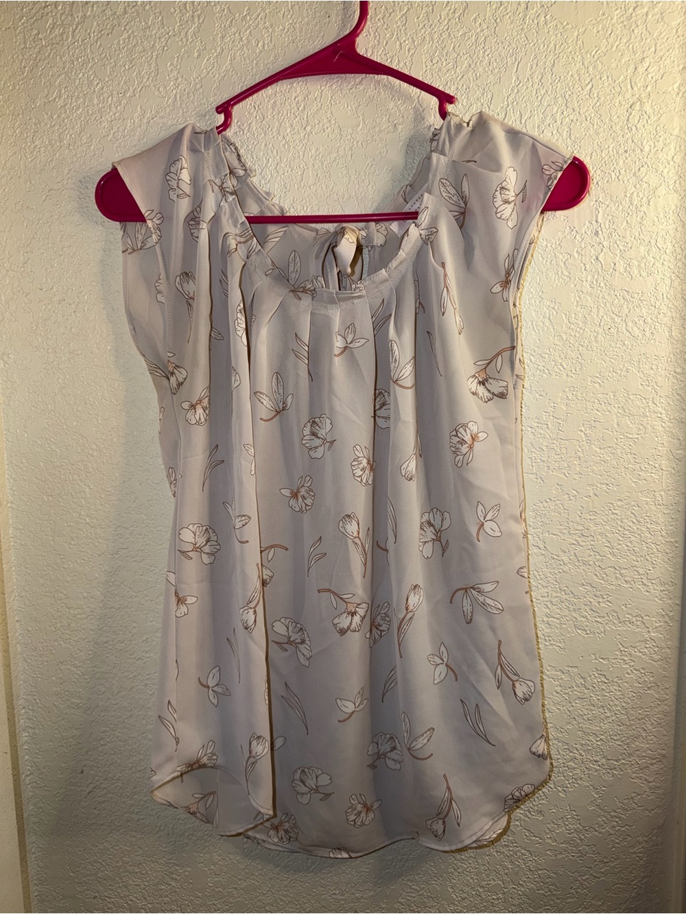 LC Lauren Conrad Light Gray Floral Keyhole Blouse